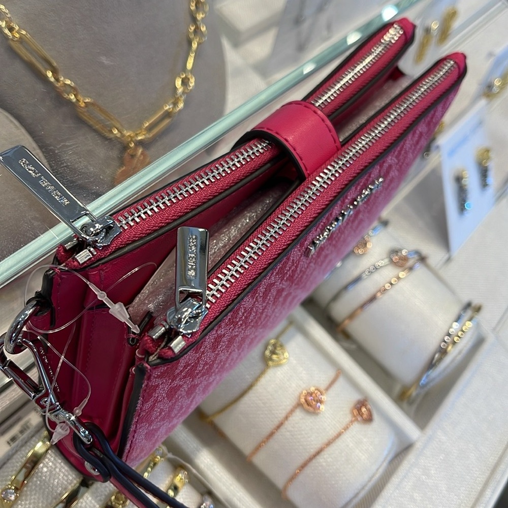 MICHAEL KORS
Jet Set Large Logo Signature Double-Zip Wristlet-Wallet-Phone Case - Picture 4 of 16